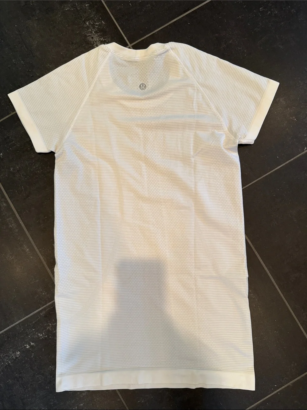 Lululemon Swiftly Tech Short Sleeve Shirt 2.0 Hip Length white size 4